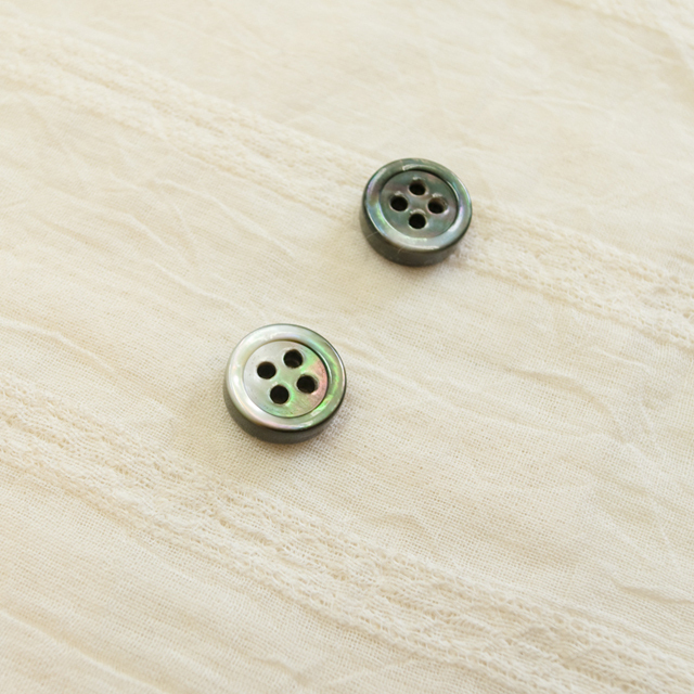 黒蝶貝 貝ボタン#00017 4穴11.5mm