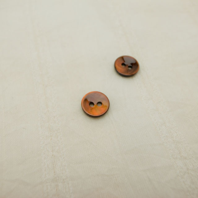 【丸型(染めボタン)】黒蝶貝　貝ボタン#00104 2穴10mm　C/#ORANGE