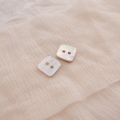 【四角いボタン】あこやパール貝シェルボタン#bt044 2穴11.5mm【メール便対応】
